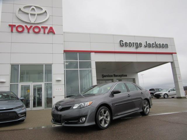 2014 Toyota Camry SE Upgrade Package