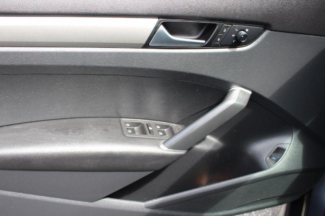 2020 Volkswagen Passat Comfortline*Heated Seats*CarPlay*Rear Cam*2.L-4cyl - Photo #11