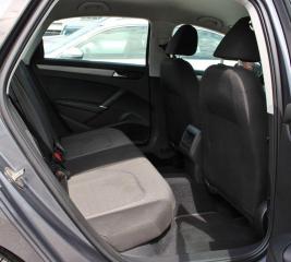 2020 Volkswagen Passat Comfortline*Heated Seats*CarPlay*Rear Cam*2.L-4cyl - Photo #13