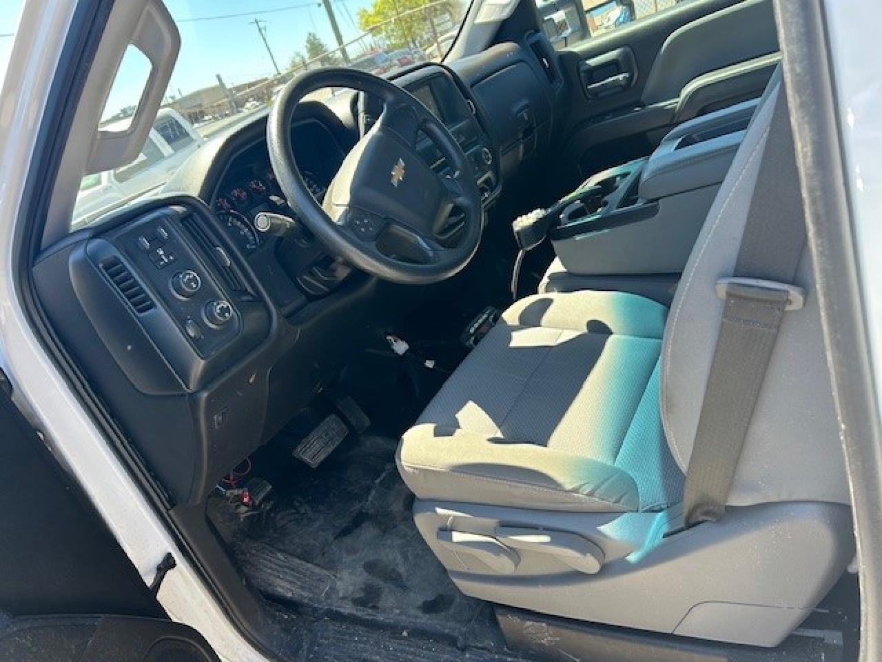 2018 Chevrolet Silverado 3500 REG CAB Plow Sander Photo2