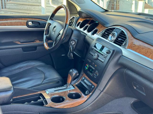 2009 Buick Enclave CXL / 7 PASS / CLEAN CARFAX / LEATHER / PANO Photo8