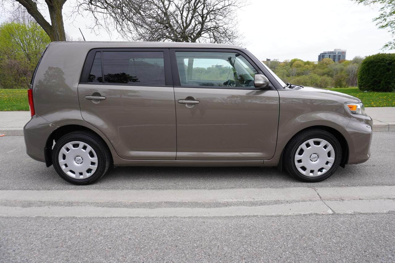 2012 Scion xB 1 OWNER / LOW KM'S /STUNNING COLOR / WELL SERVICED Photo4