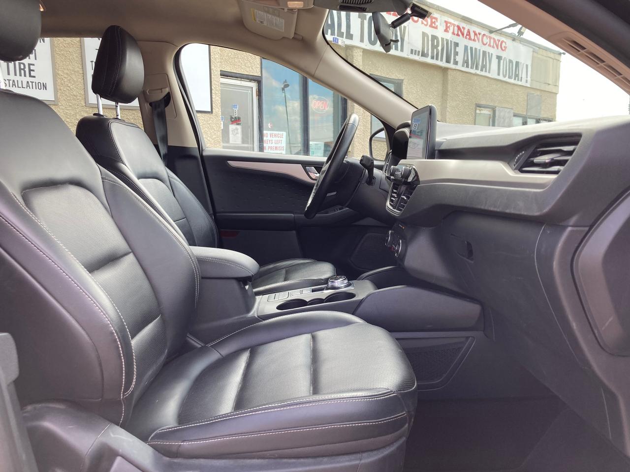 2020 Ford Escape SEL AWD - Photo #9
