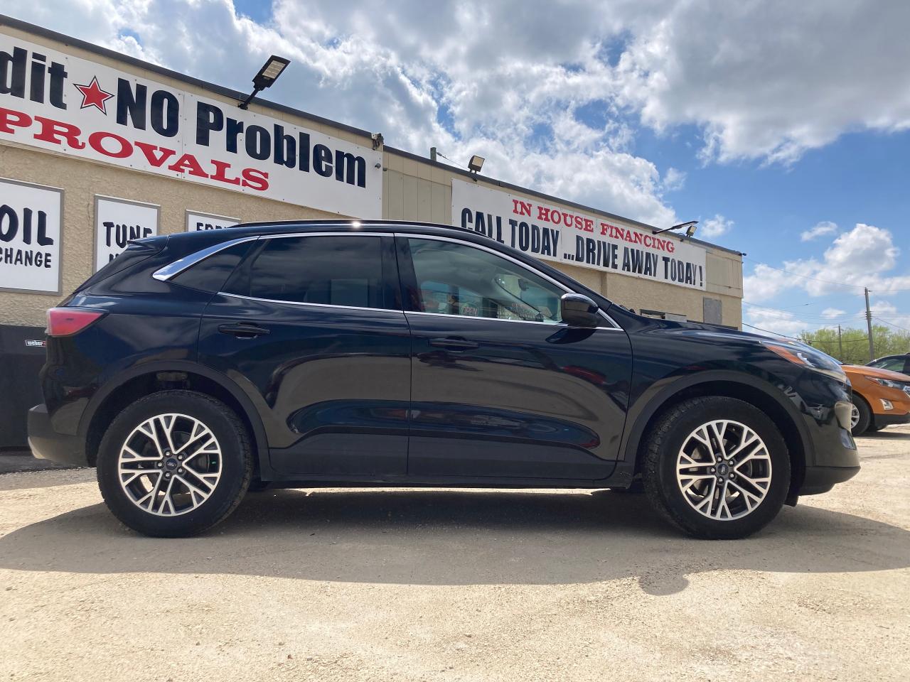 2020 Ford Escape SEL AWD - Photo #2