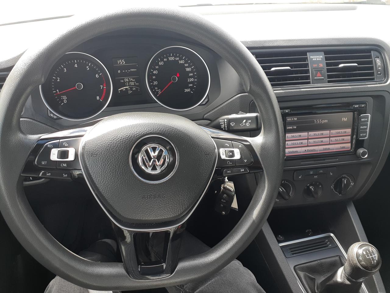 2015 Volkswagen Jetta Trendline +,Sunroof, Htd Seats, BU Cam - Photo #11