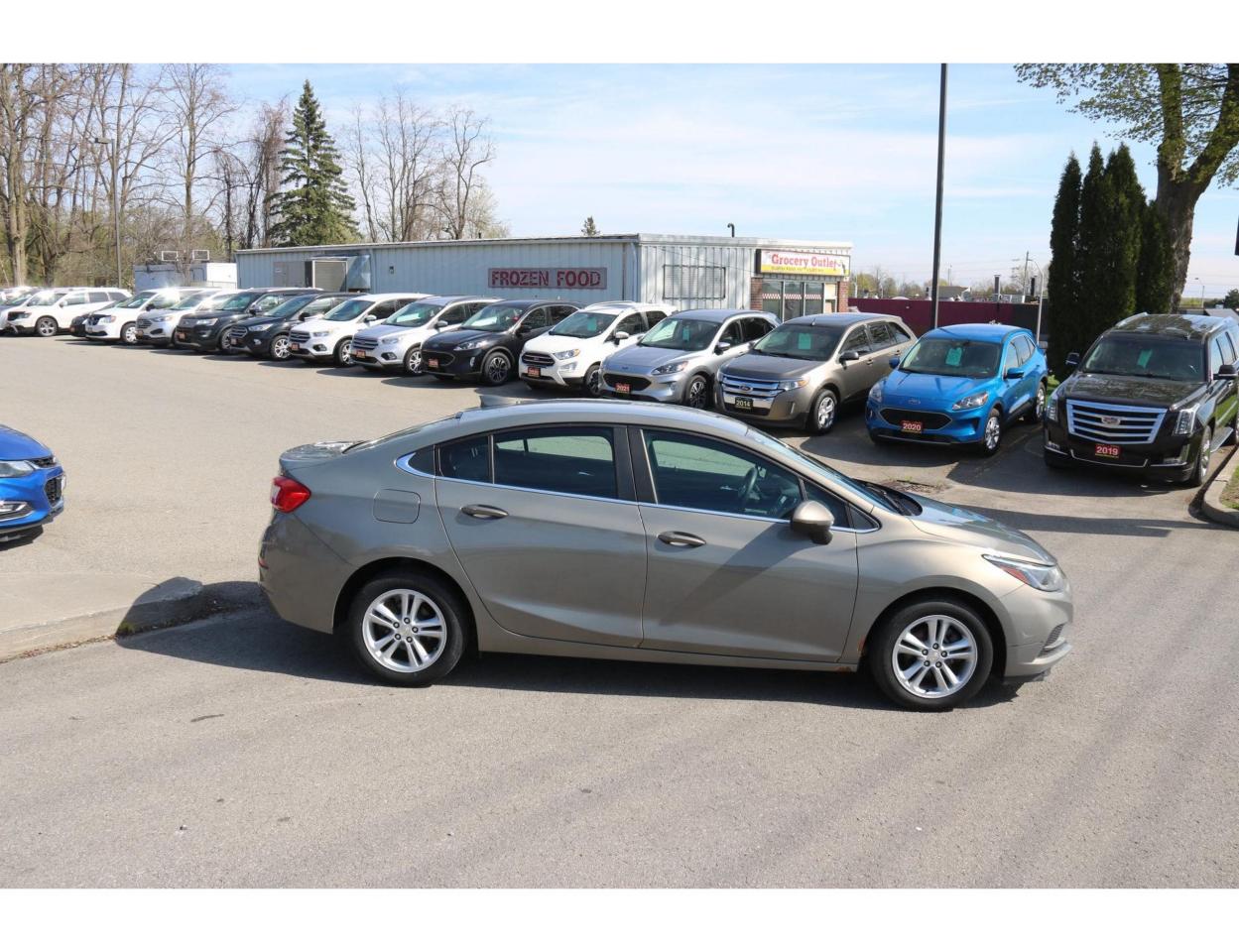 2017 Chevrolet Cruze LT AUTO - Photo #4