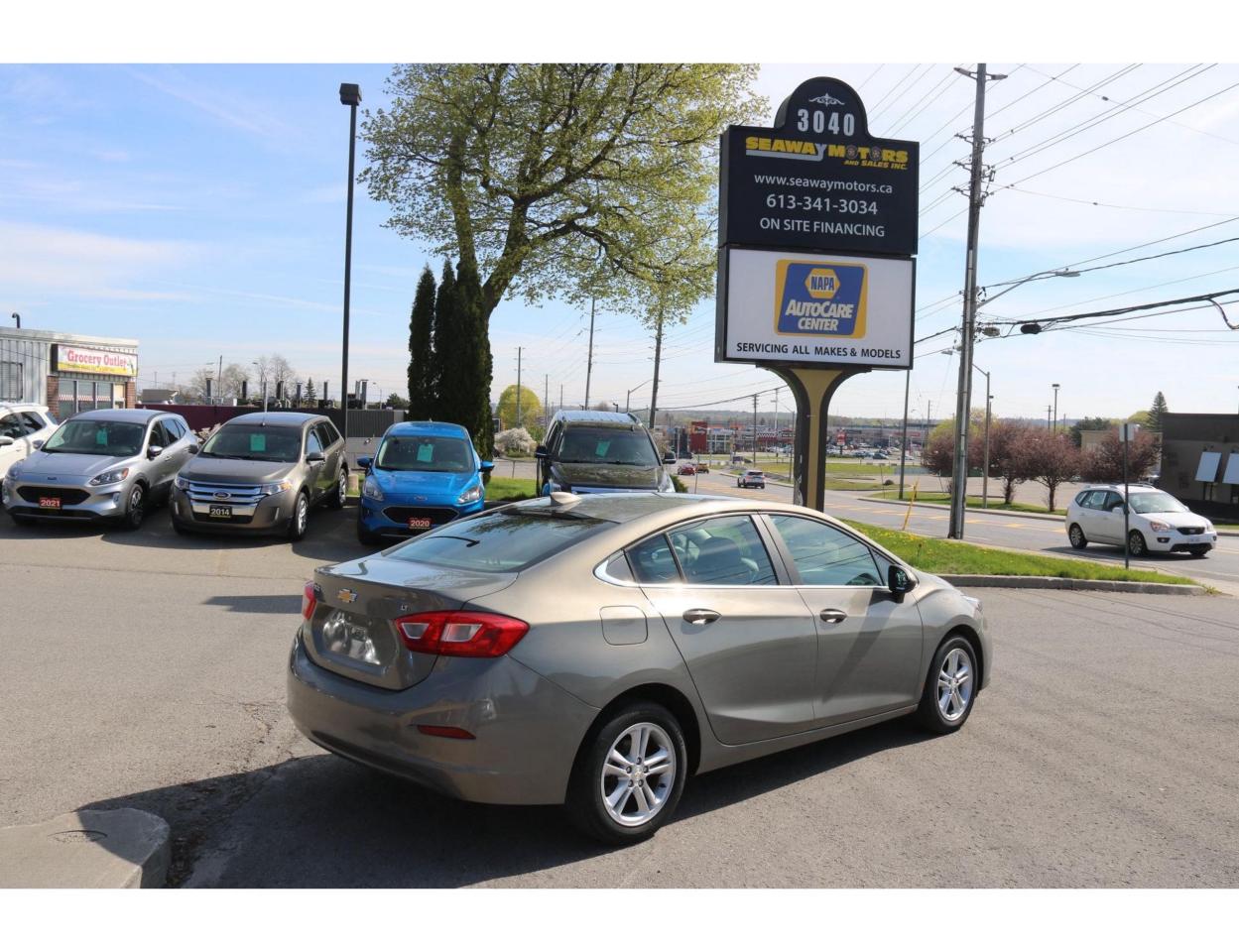2017 Chevrolet Cruze LT AUTO - Photo #6