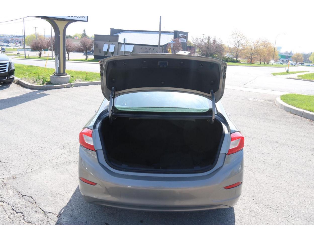 2017 Chevrolet Cruze LT AUTO - Photo #9