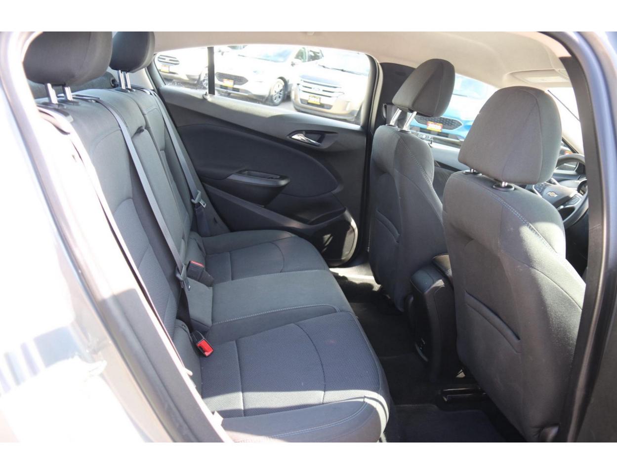 2017 Chevrolet Cruze LT AUTO - Photo #11