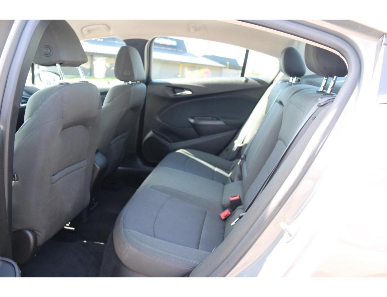 2017 Chevrolet Cruze LT AUTO - Photo #10