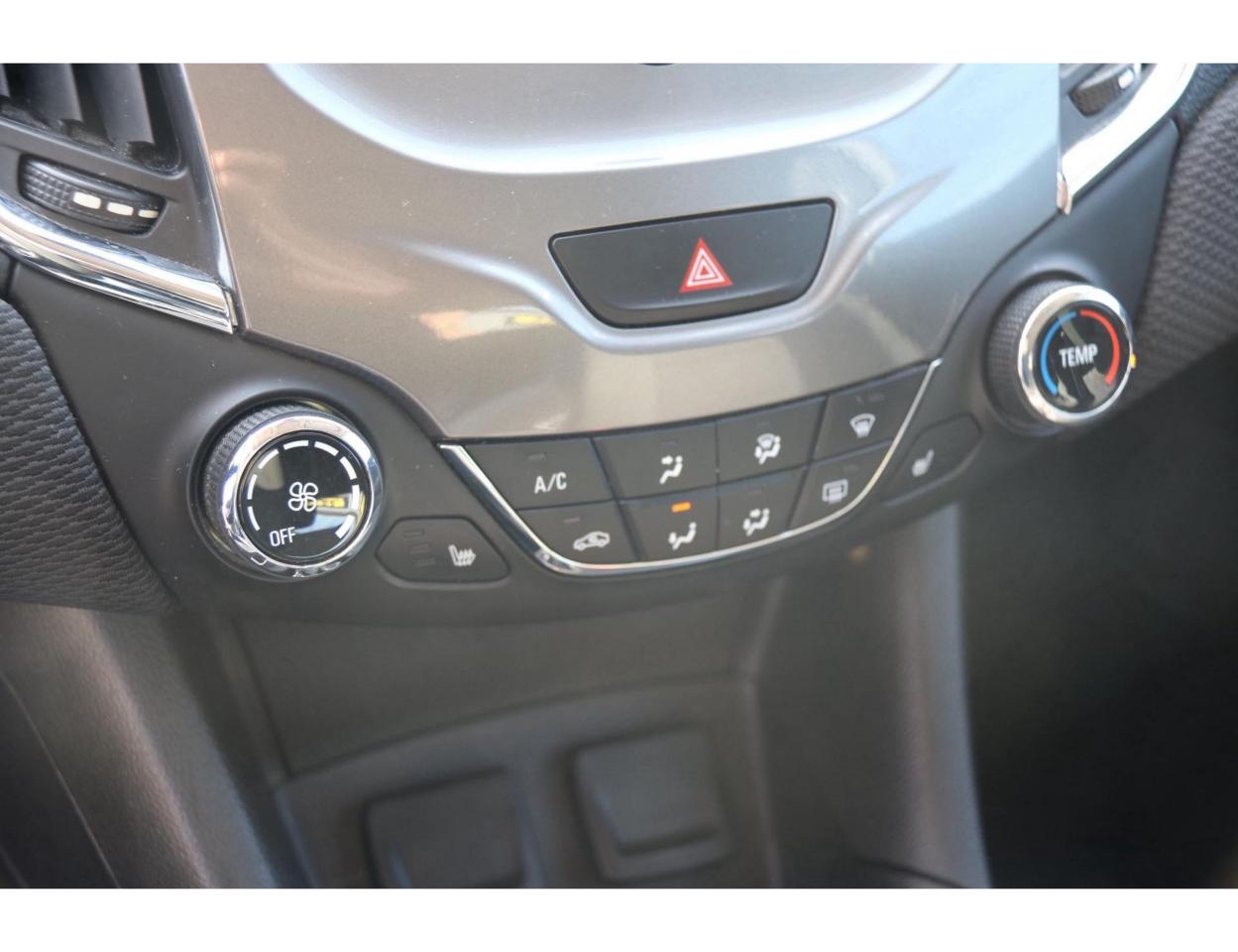 2017 Chevrolet Cruze LT AUTO - Photo #24