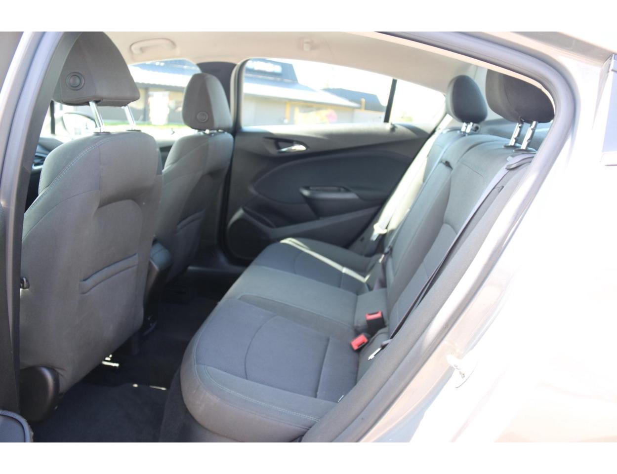 2017 Chevrolet Cruze LT AUTO - Photo #10
