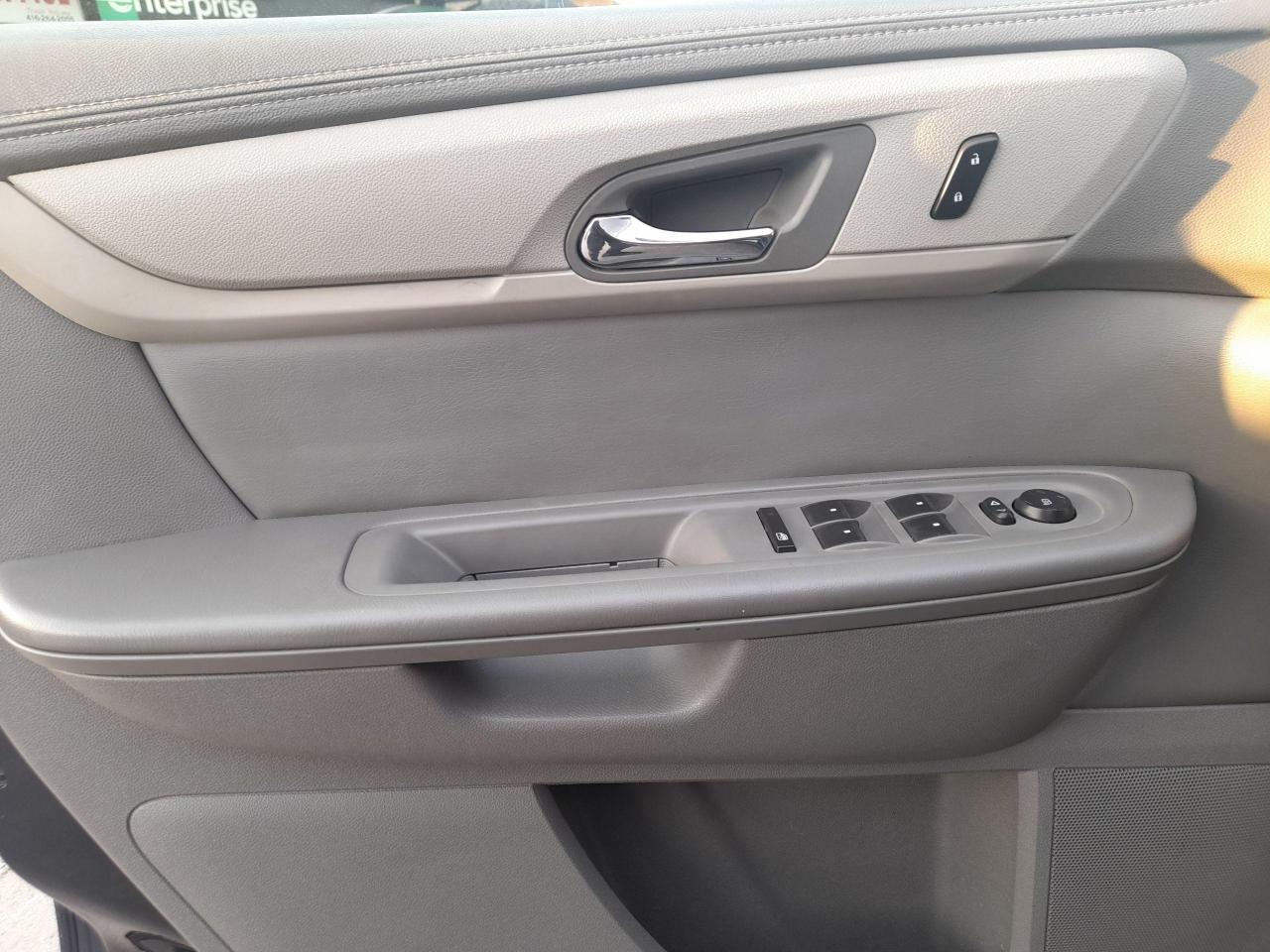 2017 Chevrolet Traverse EXTRA CLEAN-AWD-7 SEATS-BK UP CAM-BLUETOOTH-AUX Photo3