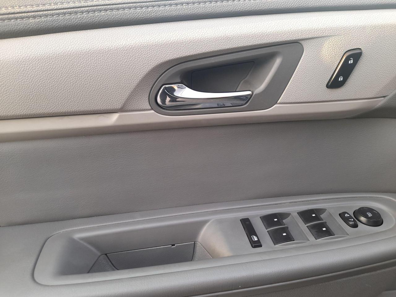 2017 Chevrolet Traverse EXTRA CLEAN-AWD-7 SEATS-BK UP CAM-BLUETOOTH-AUX Photo4