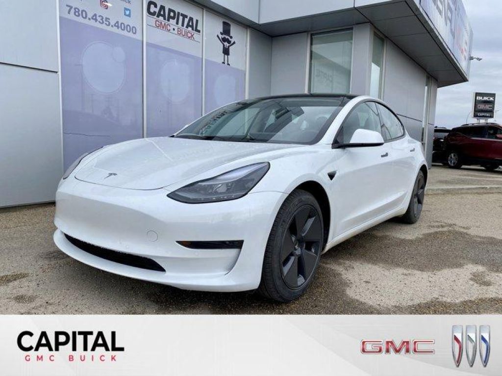 Used 2022 Tesla Model 3 RWD * LOW KM'S * PANORAMIC ROOF * STNADARD RANGE * for Sale in Edmonton, Alberta