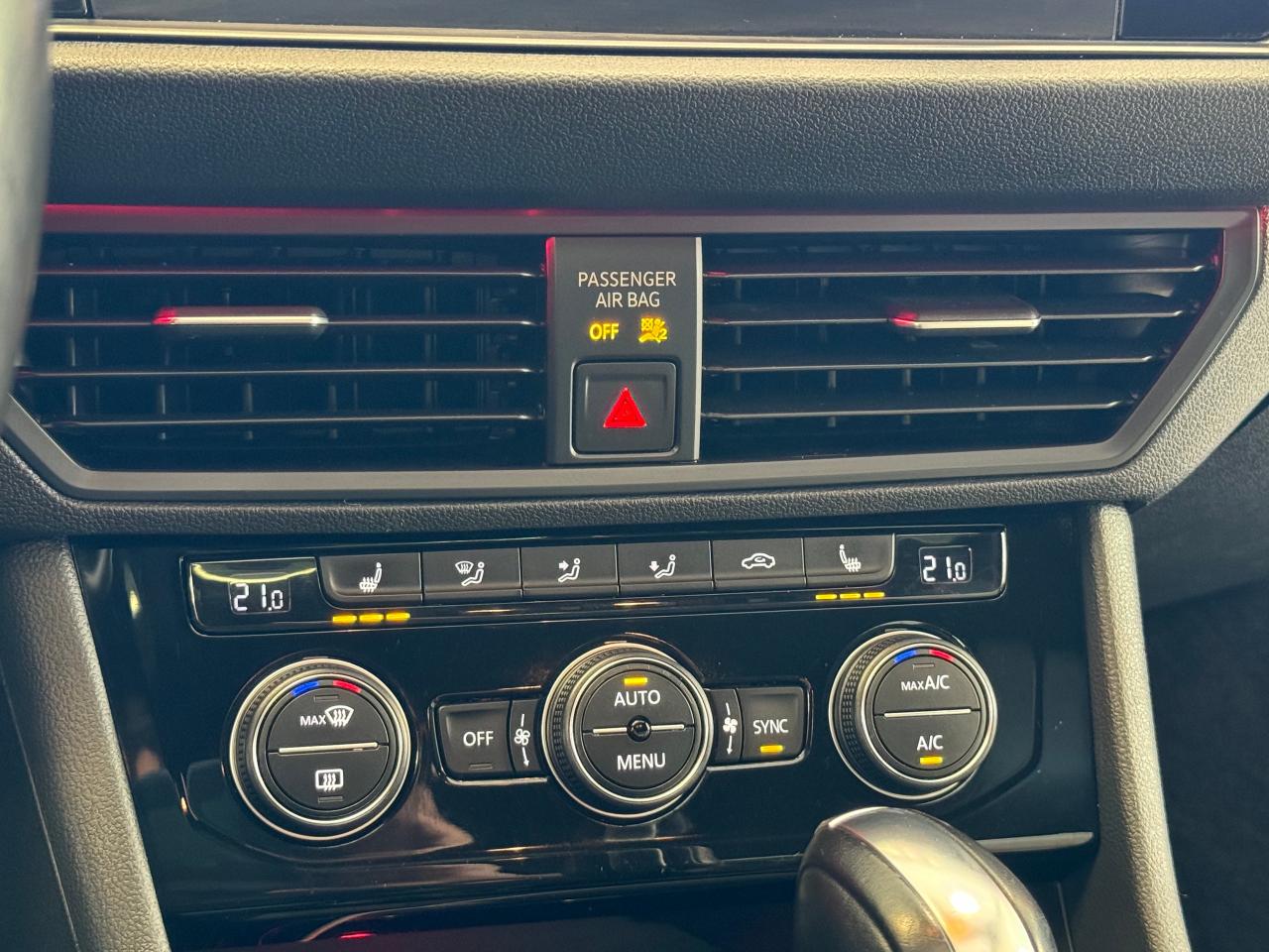 2019 Volkswagen Jetta Highline R-Line+Adaptive Cruise+CLEAN CARFAX Photo110