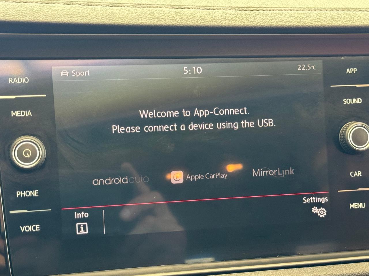 2019 Volkswagen Jetta Highline R-Line+Adaptive Cruise+CLEAN CARFAX Photo106