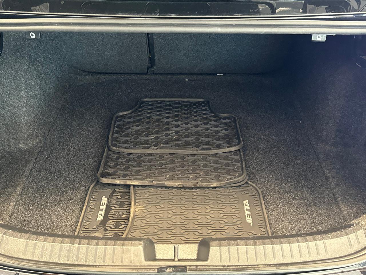 2019 Volkswagen Jetta Highline R-Line+Adaptive Cruise+CLEAN CARFAX - Photo #28