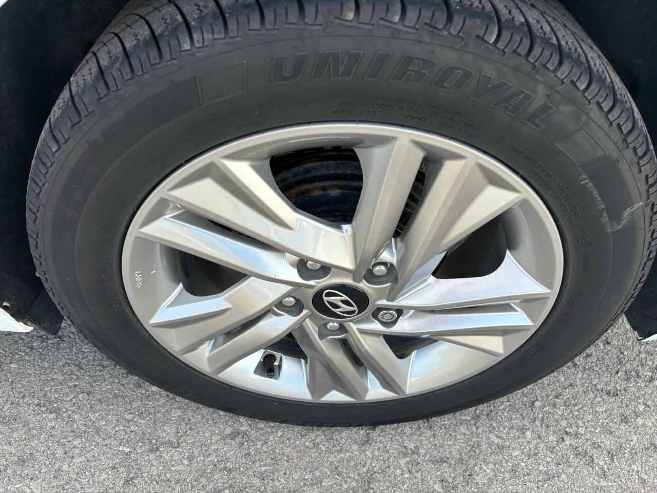 2019 Hyundai Elantra Preferred, 6 Speed Manual Transmission,Back-Up Cam - Photo #6