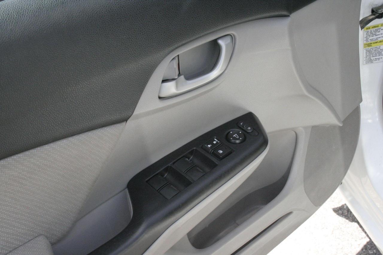 2013 Honda Civic 4dr Auto LX - Photo #33