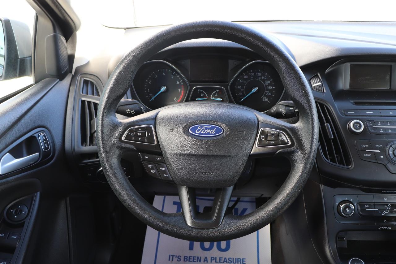 2017 Ford Focus SE 4DR SDN Photo5