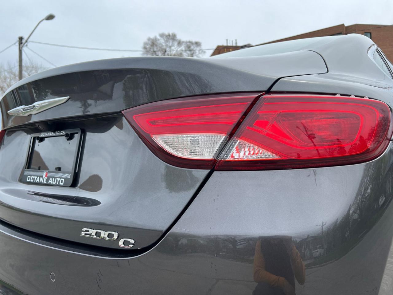 2015 Chrysler 200 C - Photo #7