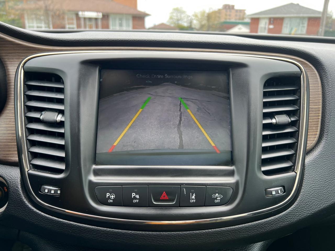 2015 Chrysler 200 C - Photo #11