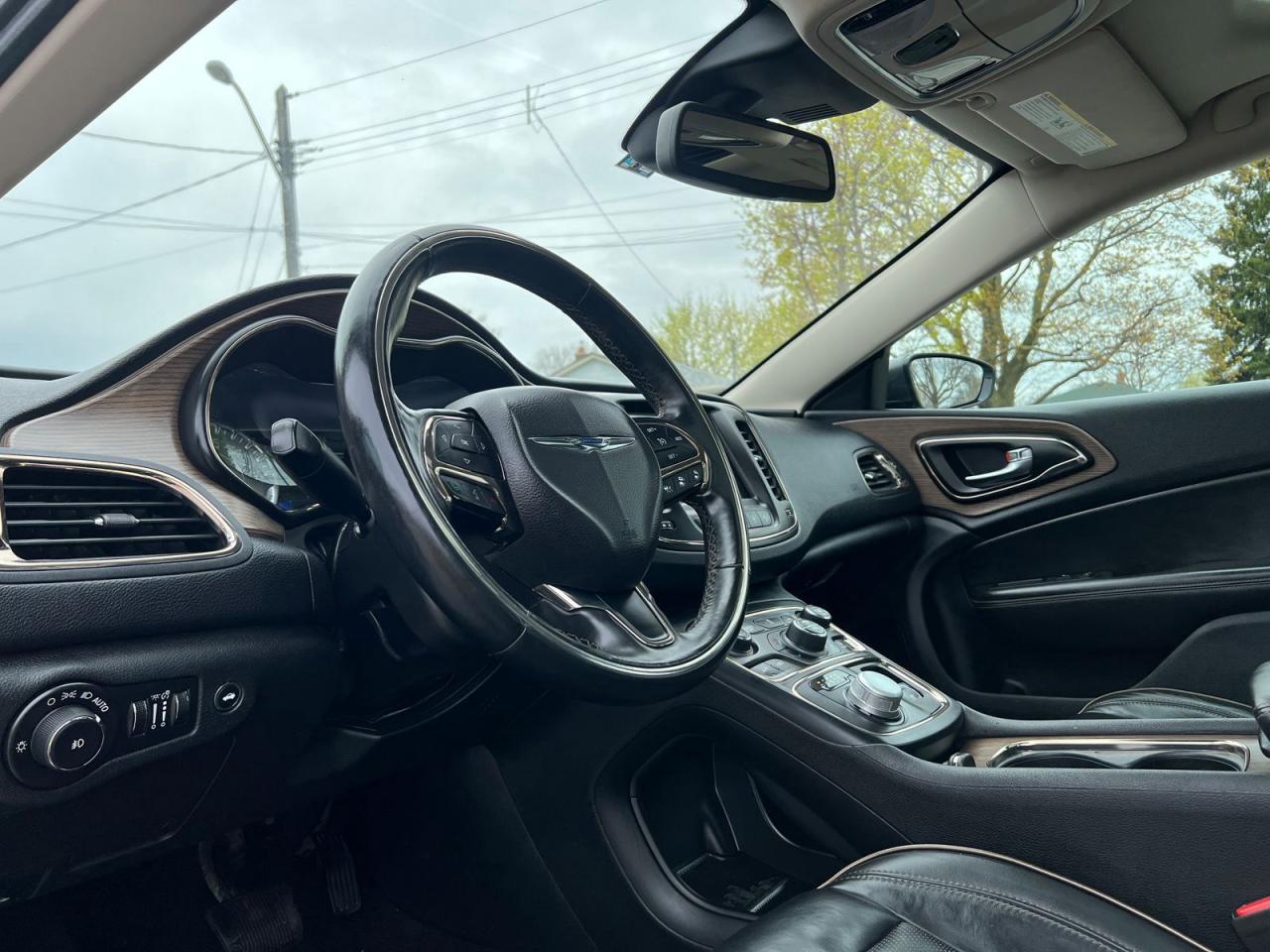 2015 Chrysler 200 C - Photo #16