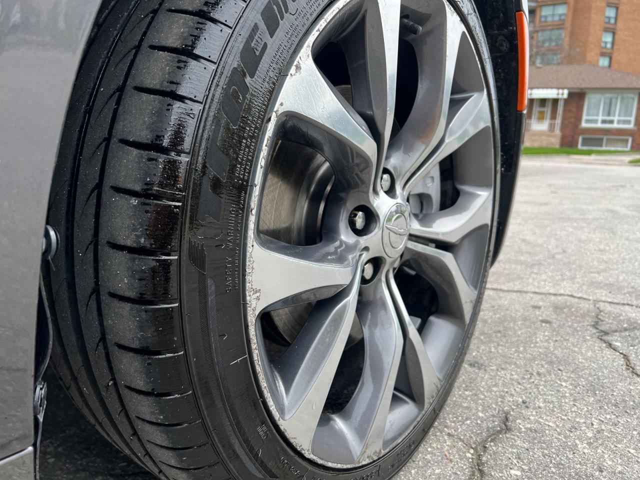 2015 Chrysler 200 C - Photo #8