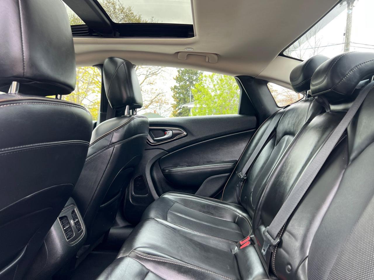 2015 Chrysler 200 C - Photo #19