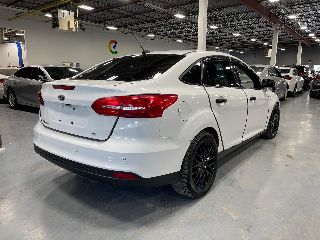 2018 Ford Focus SEL Sedan Photo4