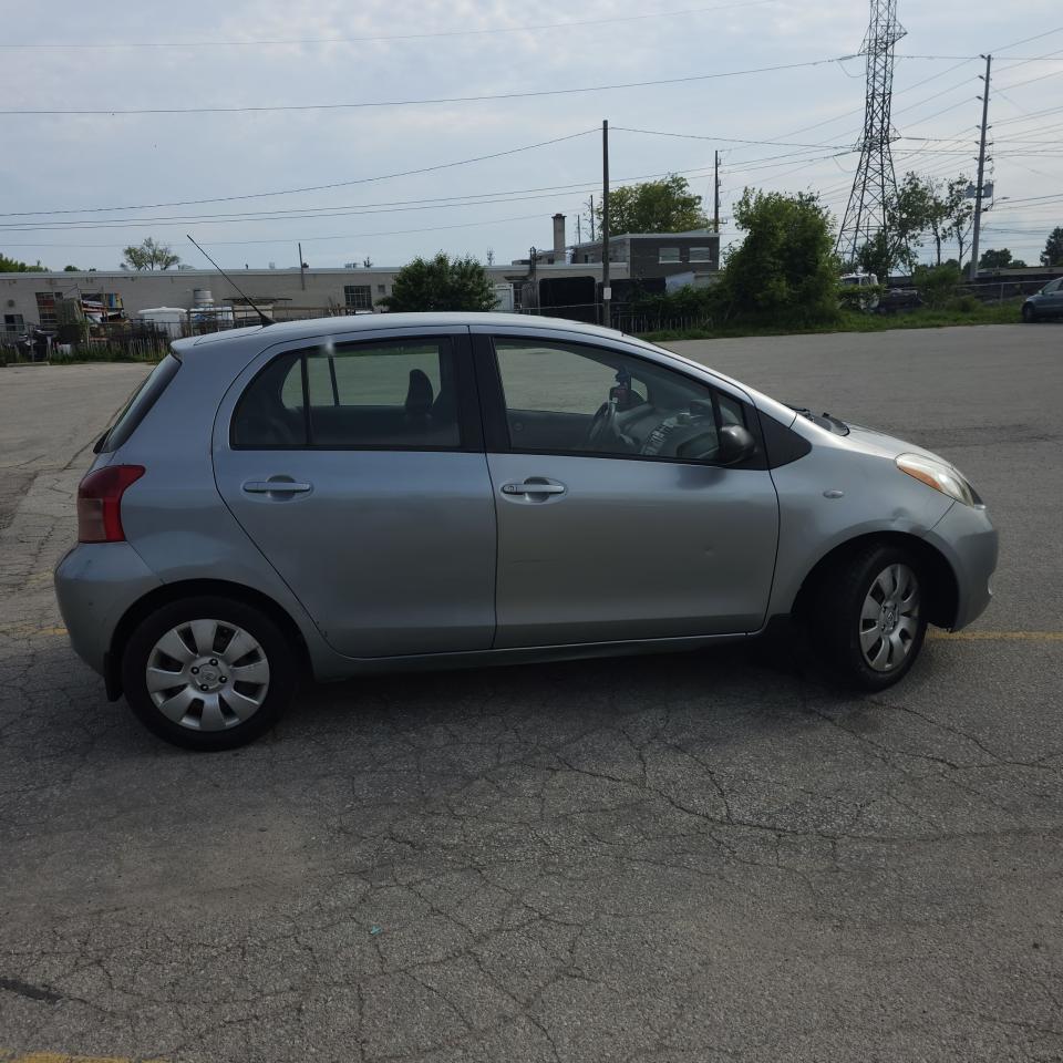 2008 Toyota Yaris LE Photo4