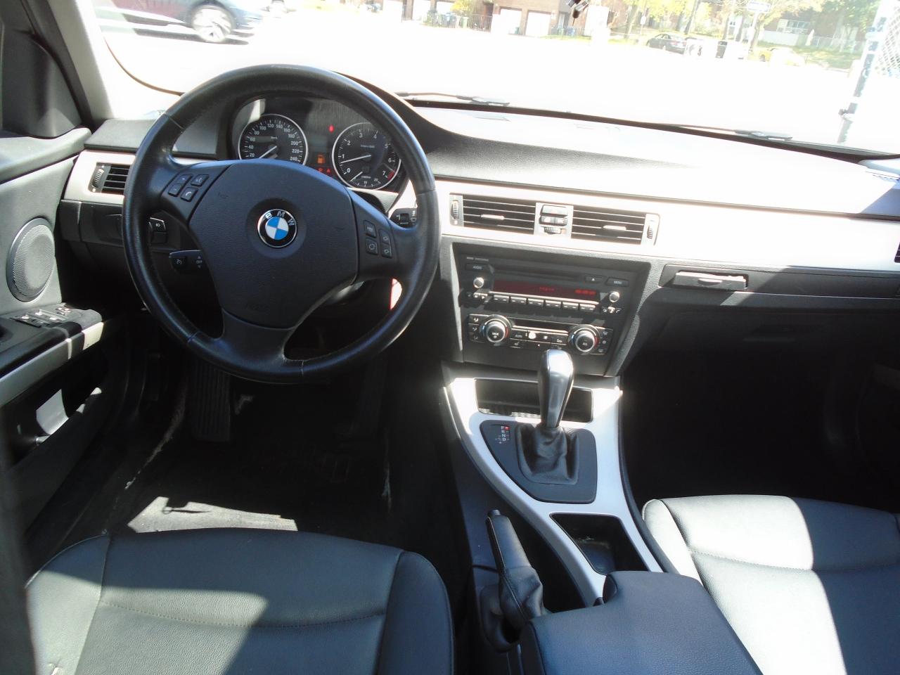 2011 BMW 3 Series 323i/ ONE OWNER / NO ACCIDENT / SUPER CLEAN / - Photo #14