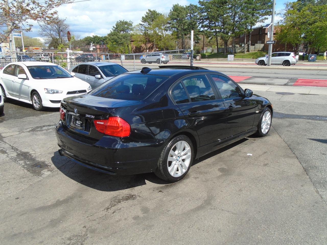 2011 BMW 3 Series 323i/ ONE OWNER / NO ACCIDENT / SUPER CLEAN / - Photo #5