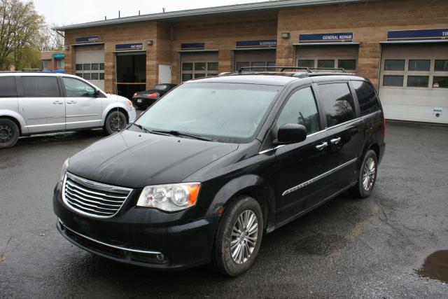 2014 Chrysler Town & Country WITH LEATHER