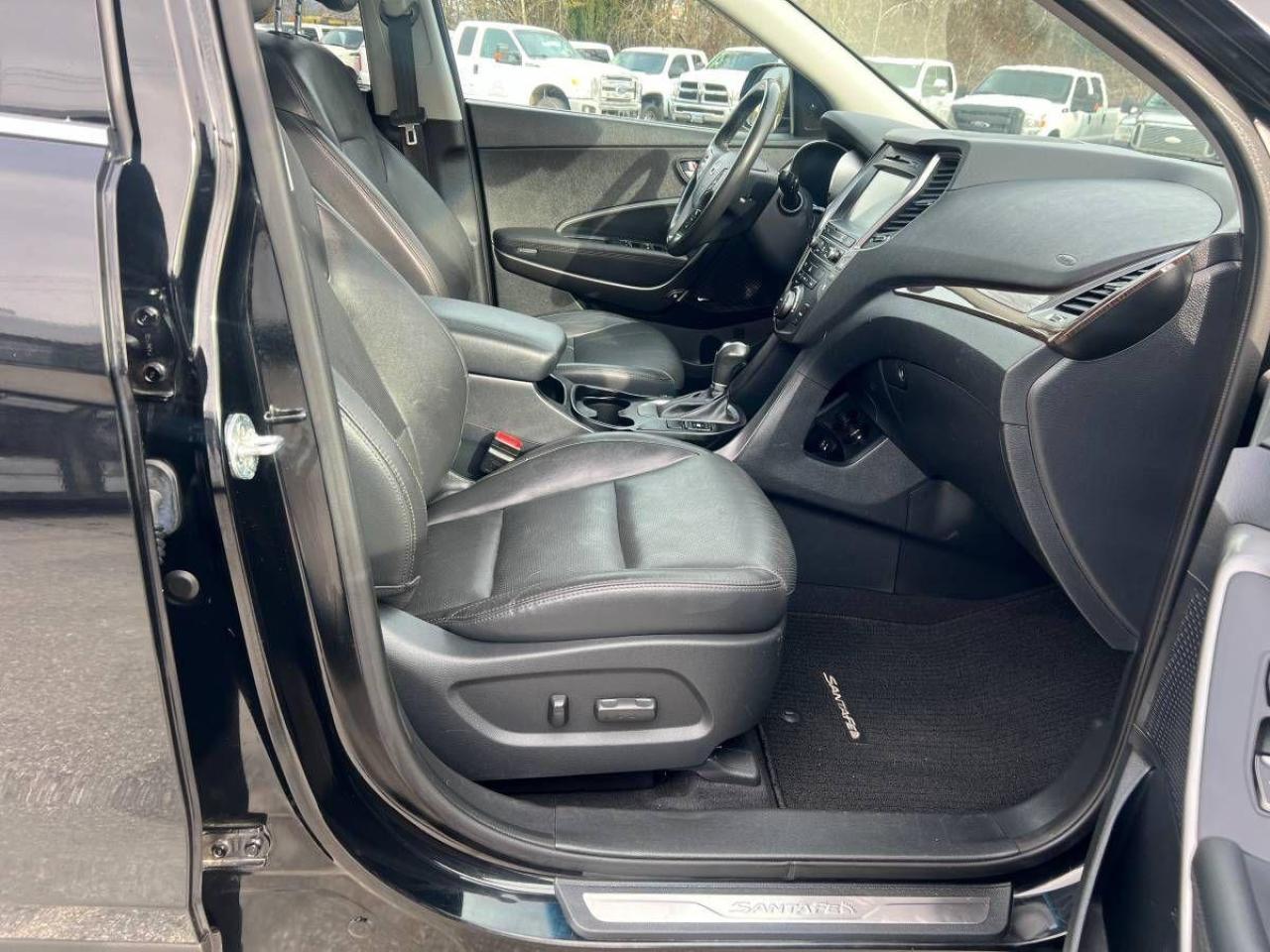 2017 Hyundai Santa Fe XL AWD 4dr Limited w/6-Passenger - Photo #10