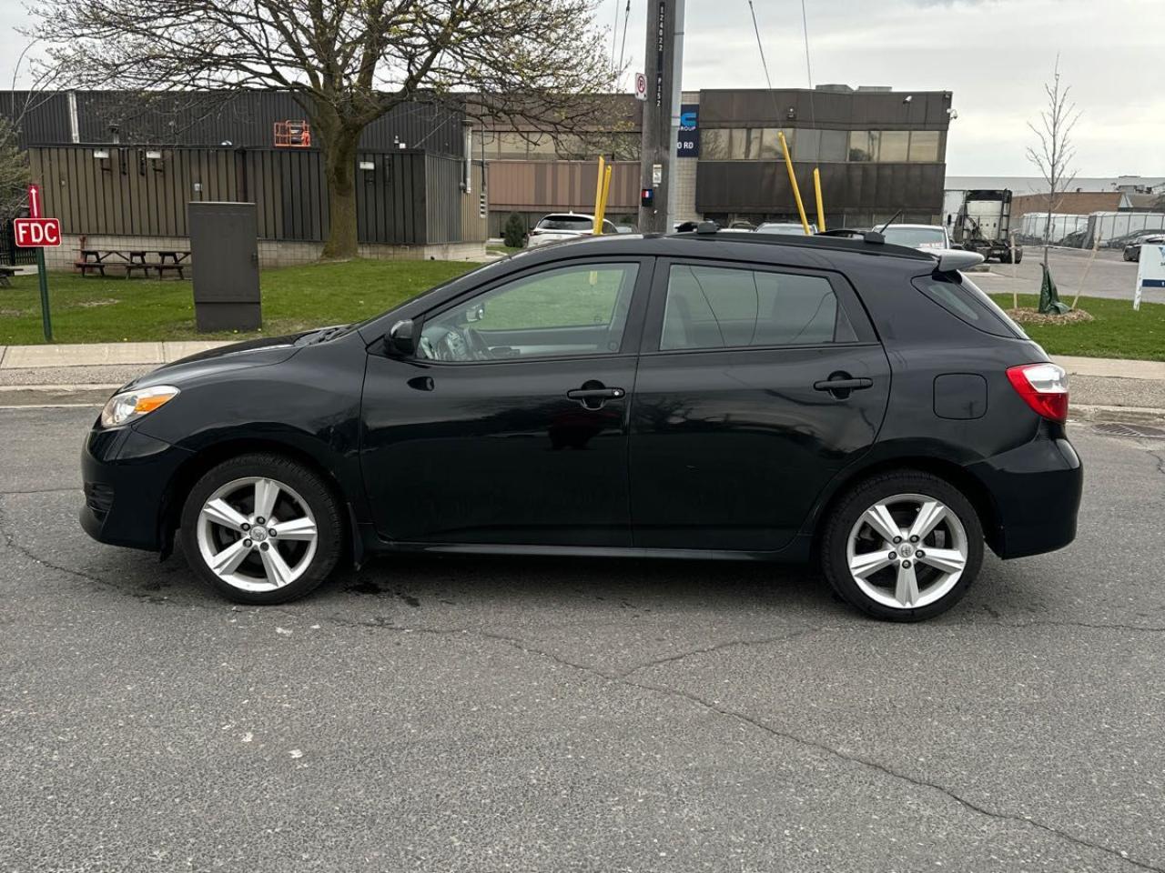 2010 Toyota Matrix XR Photo2