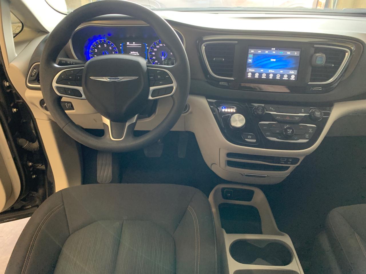 2018 Chrysler Pacifica L- ONLY 50,852KMS! 1 LOCAL SENIOR OWNER! NO CLAIMS - Photo #6