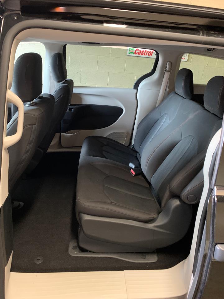 2018 Chrysler Pacifica L- ONLY 50,852KMS! 1 LOCAL SENIOR OWNER! NO CLAIMS - Photo #16