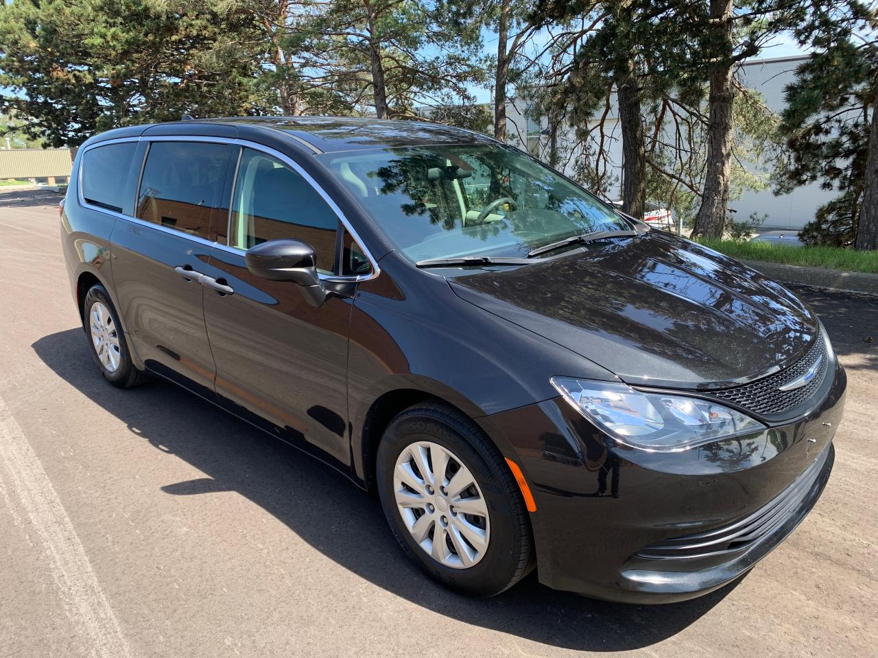 2018 Chrysler Pacifica L- ONLY 50,852KMS! 1 LOCAL SENIOR OWNER! NO CLAIMS - Photo #1
