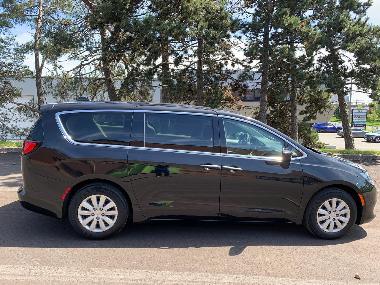 2018 Chrysler Pacifica L- ONLY 50,852KMS! 1 LOCAL SENIOR OWNER! NO CLAIMS - Photo #7