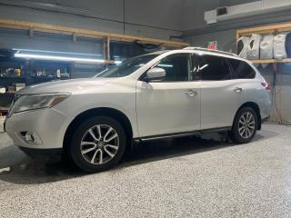 Used 2016 Nissan Pathfinder SV AWD * 7 Passenger * 18 Inch Alloy Wheels *  Push To Start * Leather Steering Wheel * Steering Controls * Cruise Control * Voice Recognition * Rear for sale in Cambridge, ON