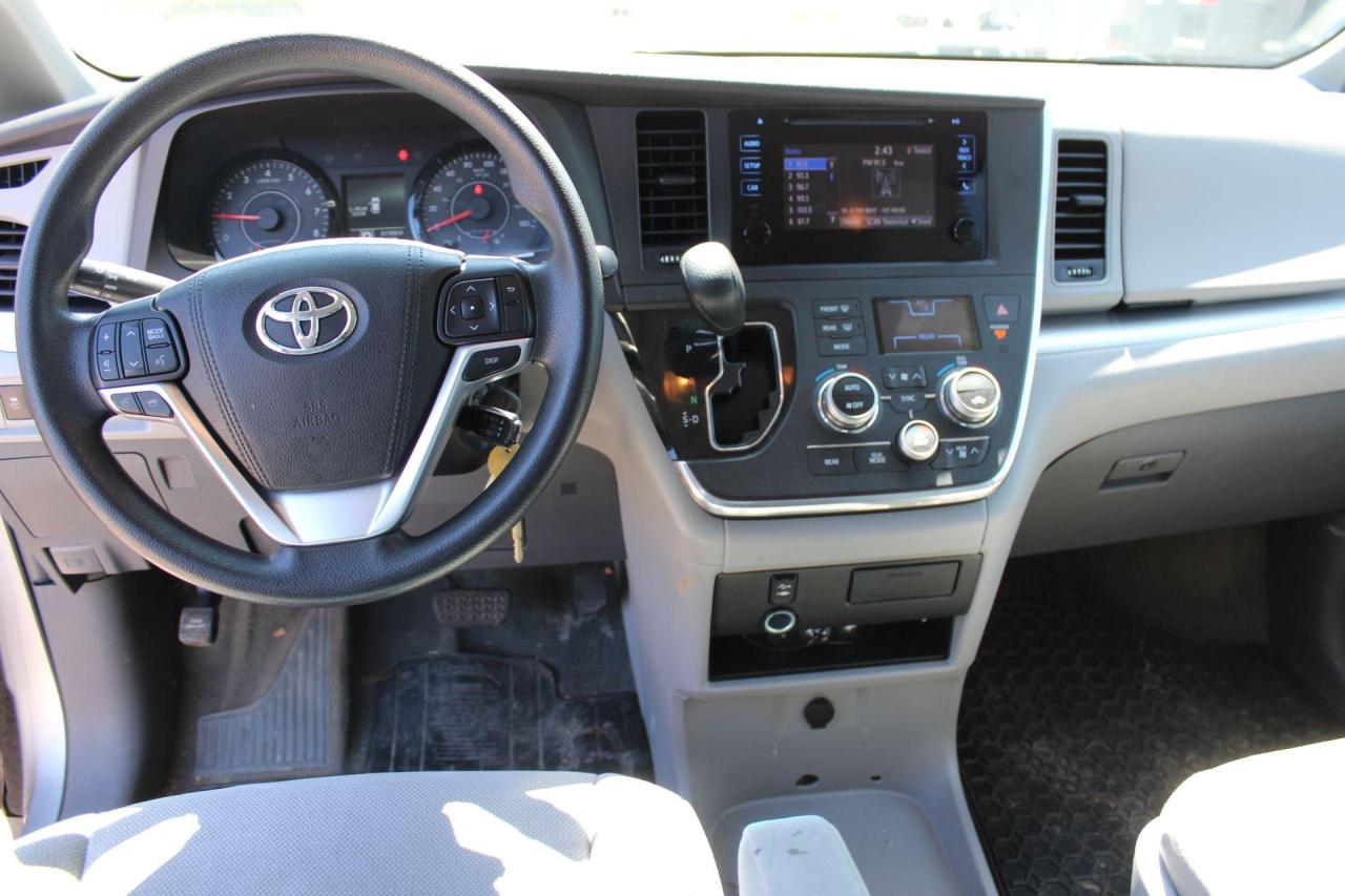 2016 Toyota Sienna  Photo