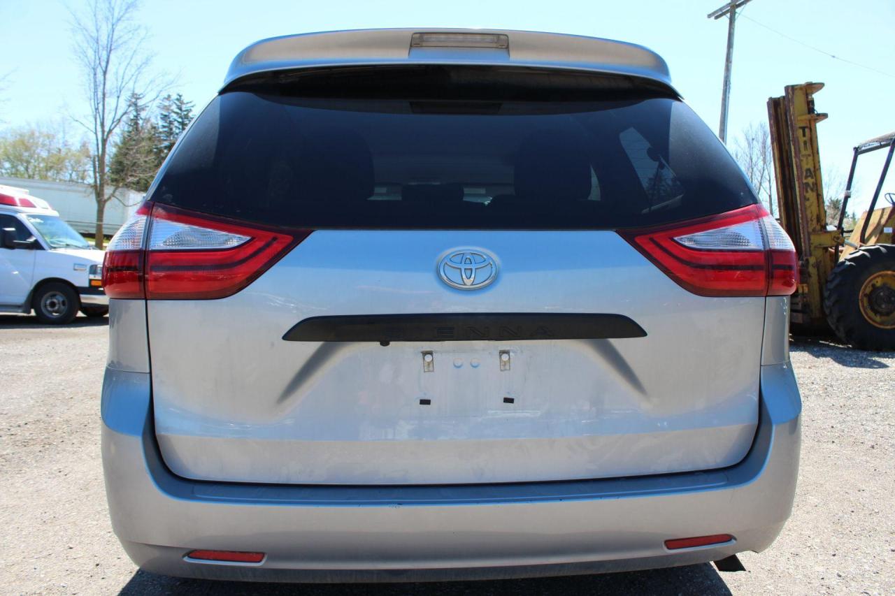 2016 Toyota Sienna  Photo