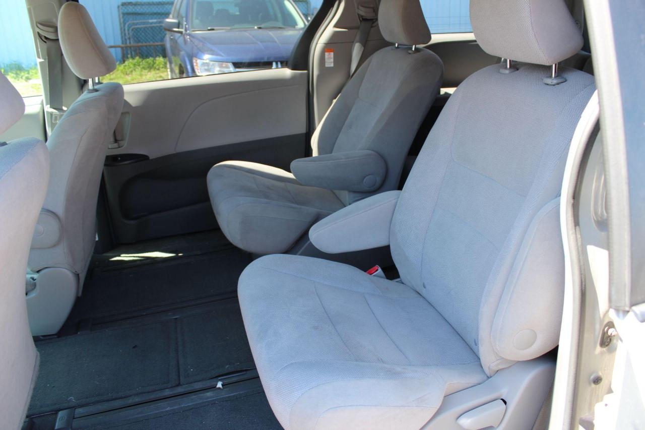 2016 Toyota Sienna  Photo