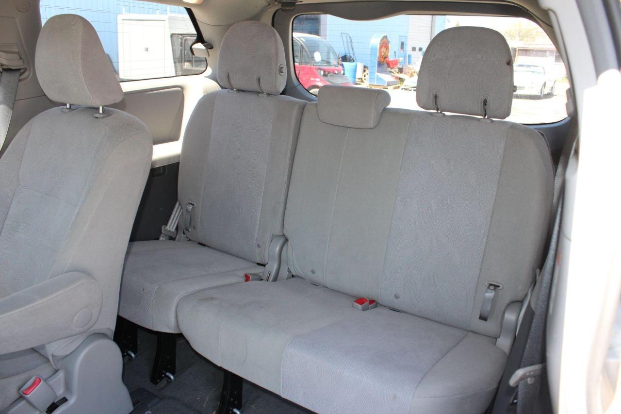 2016 Toyota Sienna  Photo