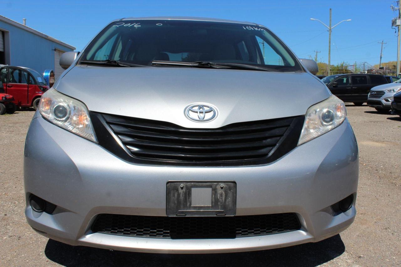 2016 Toyota Sienna  Photo