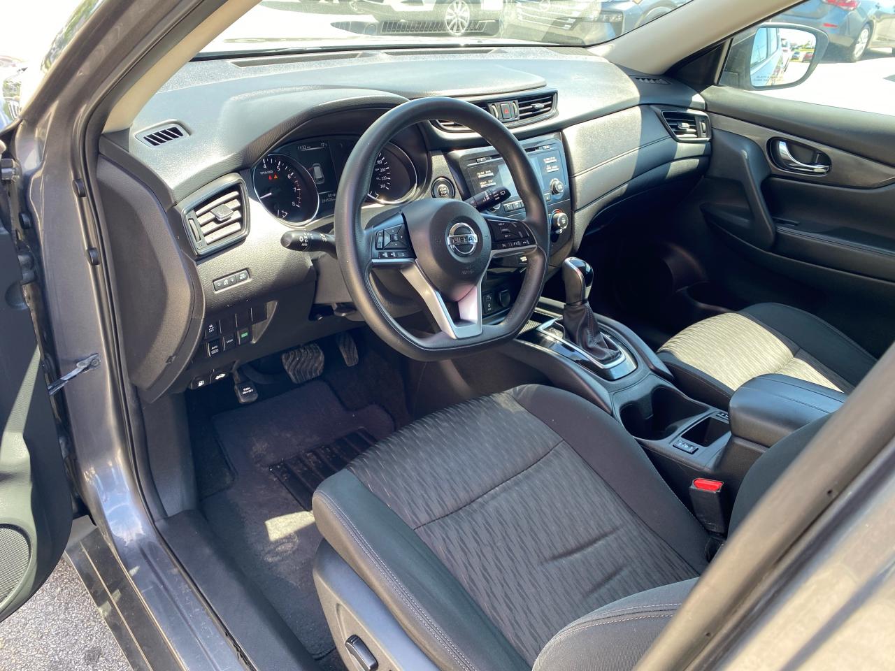 2017 Nissan Rogue SV AWD NEW MVI - POWER DRIVERS SEAT - HEATED SEATS Photo22