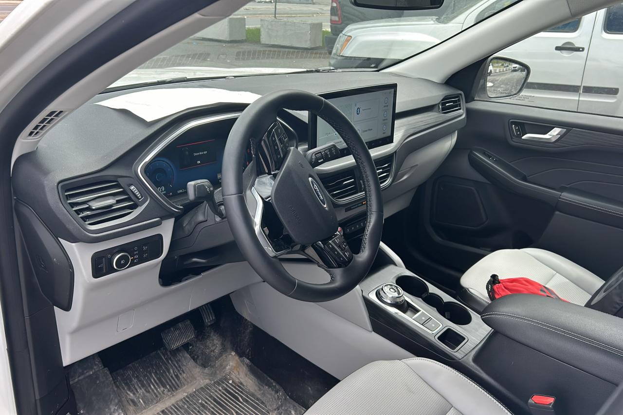 2023 Ford Escape Platinum - Photo #9