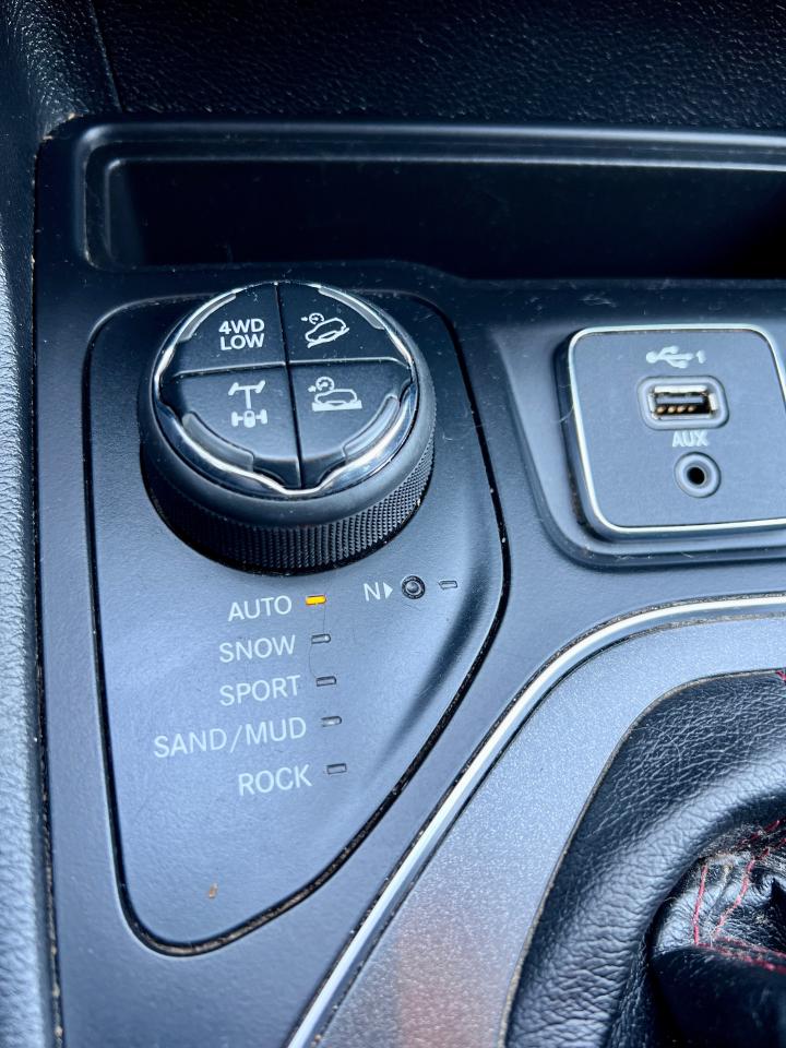 2020 Jeep Cherokee Trailhawk - Photo #12